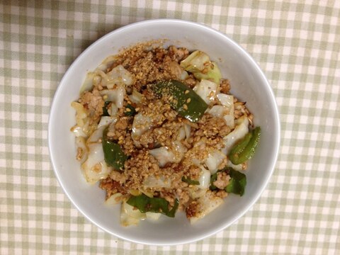 キャベツと豚ひき肉の味噌炒め丼